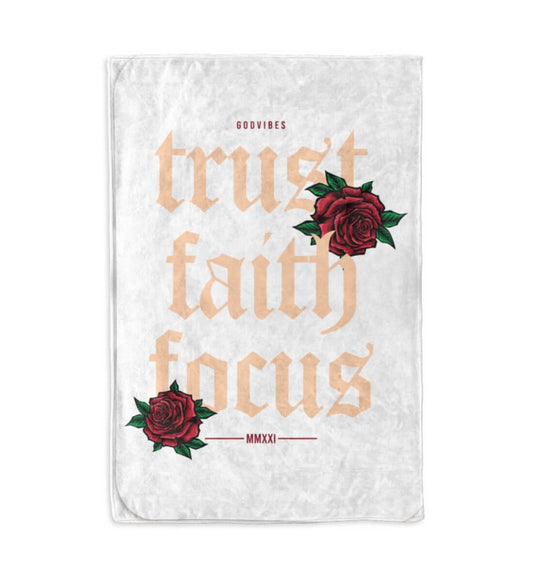 TRUST FAITH FOCUS | Premium Kuscheldecke - GODVIBES